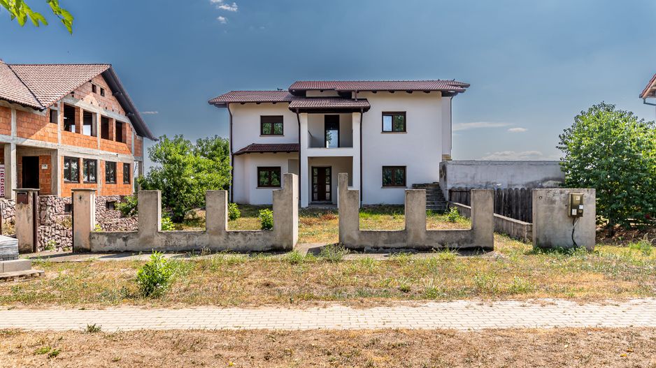 Vila noua semifinisata D+P+E la strada principala Comision 0 - Poză 14