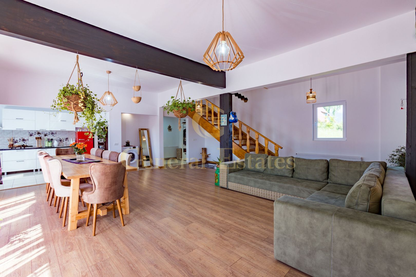 Descoperă Paradisul Montan din Moieciu de Jos! - Poză 1