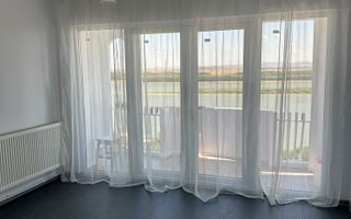 De vanzare apartament cu 3 camere, zona Faleza, etaj 7/8, 149.000 euro - Poză 2