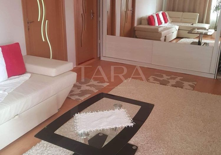 Apartament cu 2 camere si parcare  in zona centrala a localitatii - Poză 1