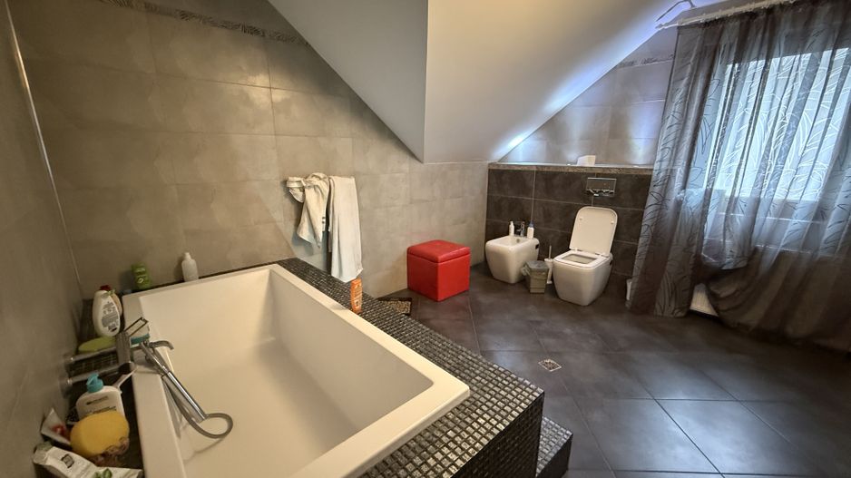 Casă 4 dormitoare | 230 MP | Central | Mobilată & Utilată | 280.000 € - Poză 27