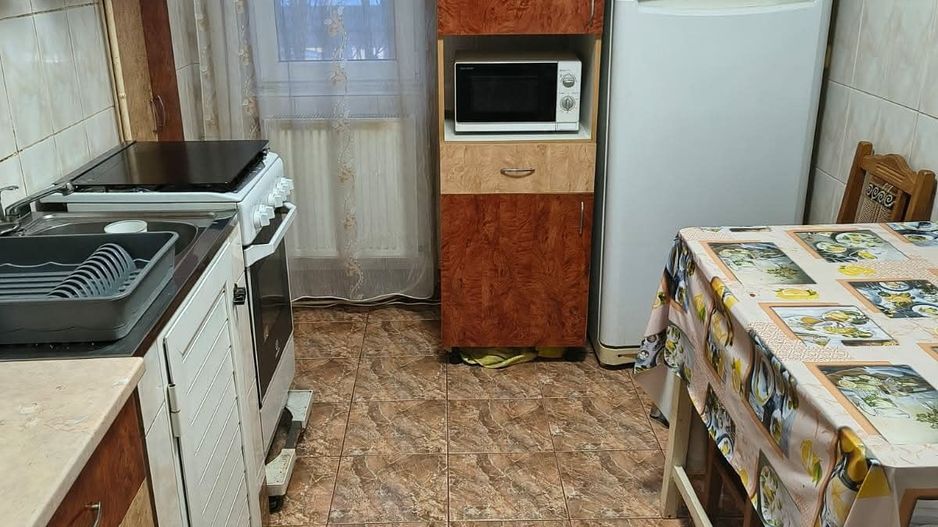 Apartament cu 4 camere, etaj 3, VASLUI zona CENTRU - DONICI; - Poză 1