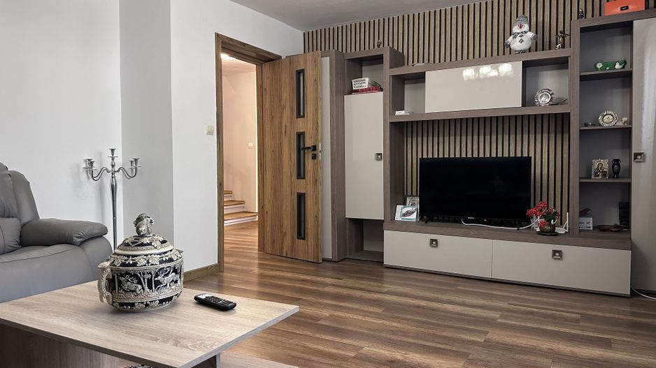Gata de locuit! Vanzare casa cu 5 camere in Priboiu, com.Branesti - Poză 16