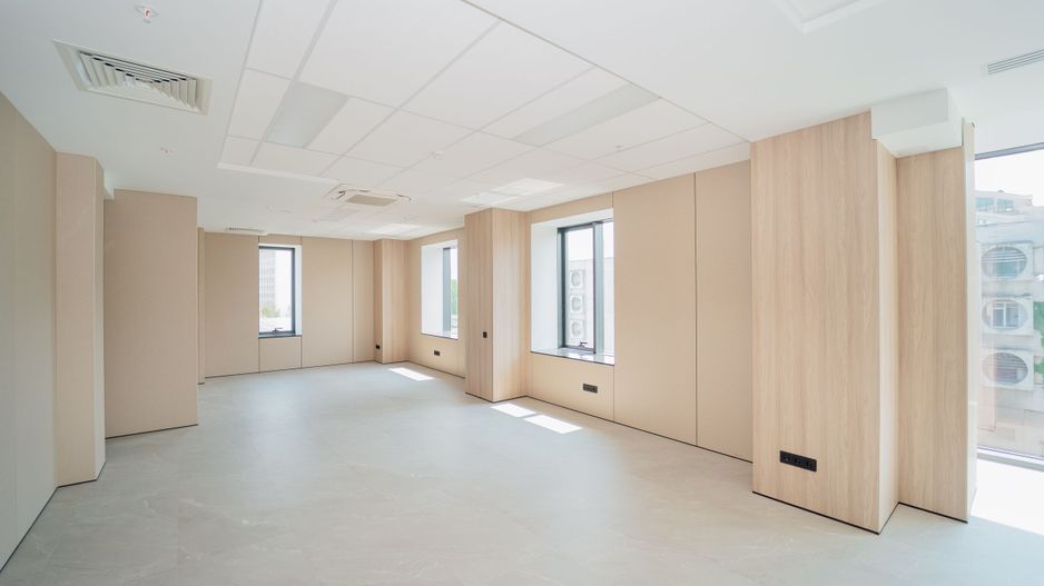 SPRE CHIRIE SPAȚIU COMERCIAL PENTRU BIROU | OFICIU 120 m2 Premium Location Bussines | Chișinău ,Centru ,Str.Bul.Ștefan Cel Mare și Sfânt , 115/1 - Poză 2