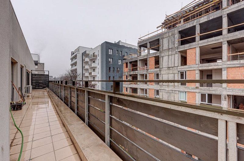 Apartament tip penthouse in Natura Residence, terasa 62 mp, mobilat modern - Poză 6