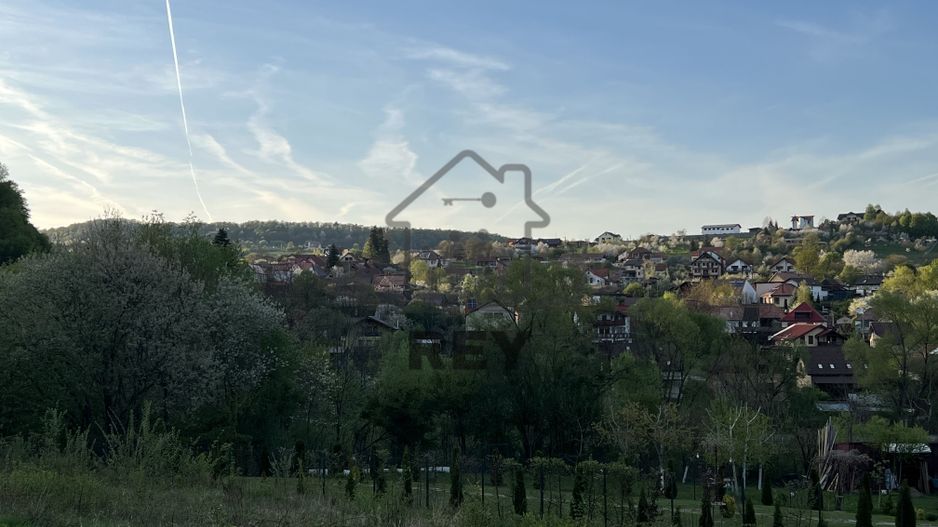 Teren 1250  mp de vânzare în Cisnădioara foarte aproape de asfalt/PUZ - Poză 2