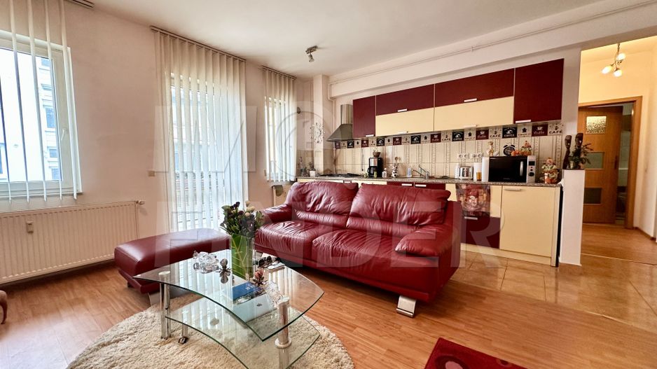 Apartament spațios cu 3 camere,  central, lumină naturală, parcare subterana - Poză 4