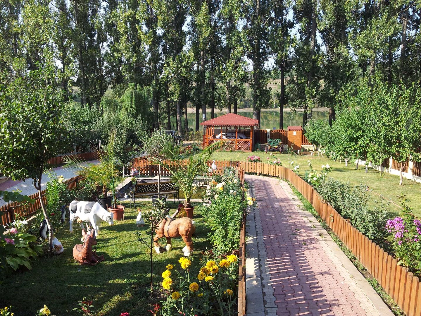 Vand/Inchiriez Casa 460mp+teren 1090mp Lac Ezareni - 1250euro/mp - Poză 4