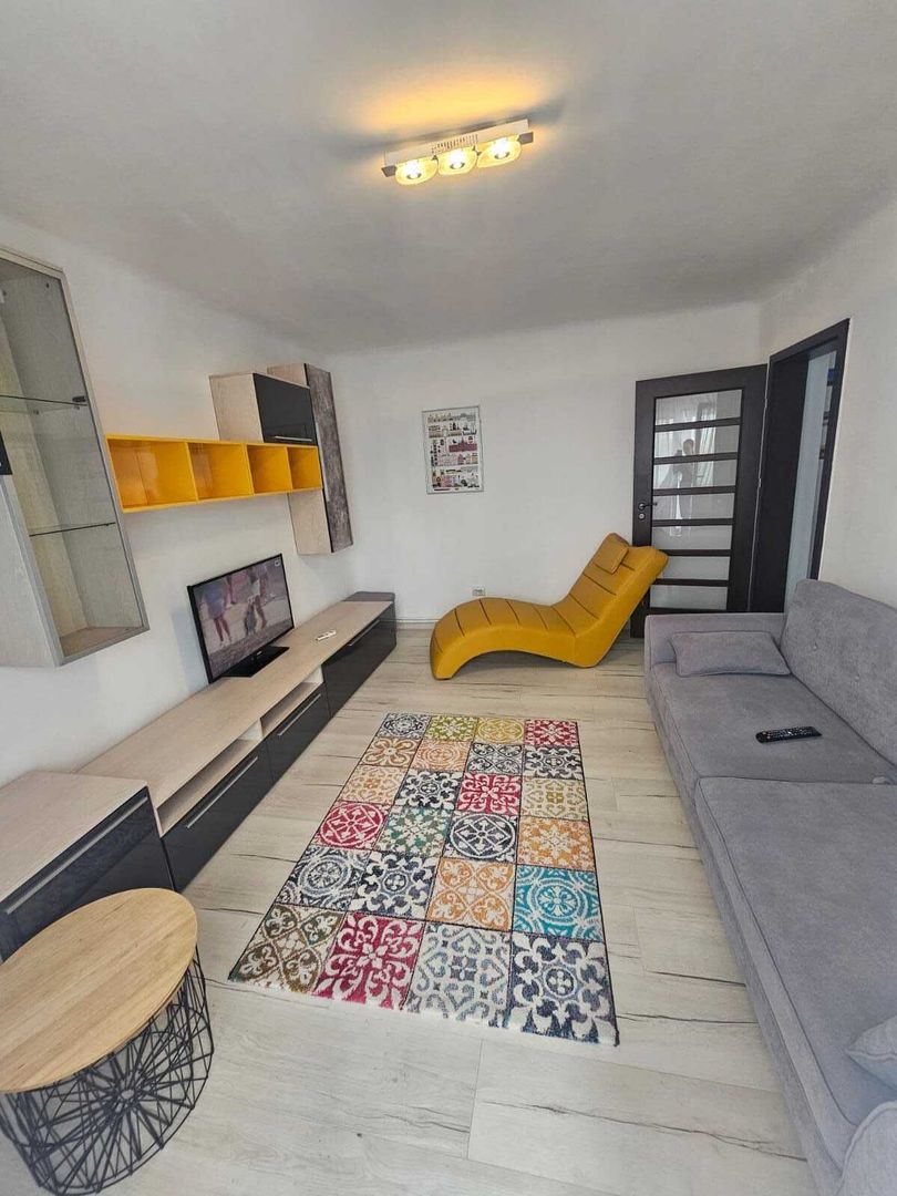Apartament 3 camere, decomandat- 1 Mai, Sara - Poză 2