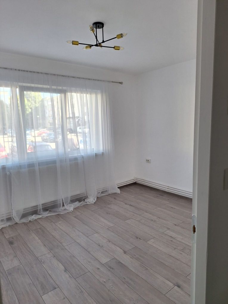 Vând apartament în micro 16 - Poză 7