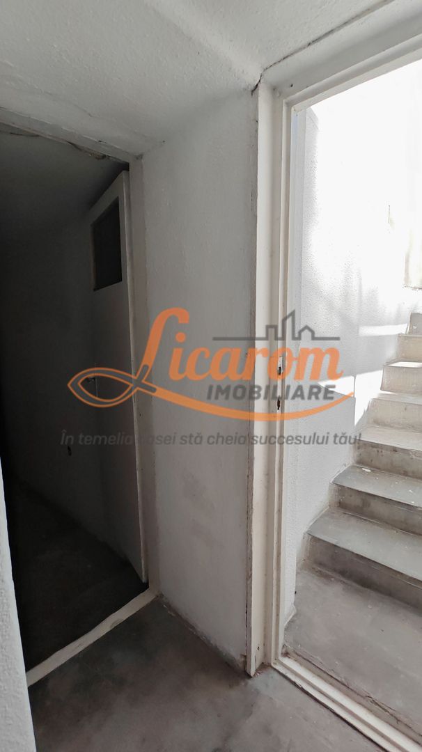 Blumana Proprietate singur in curte,2 corpuri de casa, fara amenajari - Poză 7