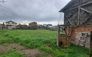 CASA | TEREN 2000 MP | CURTE GENEROASA | IDEAL PENTRU GRADINA SAU LIVADA - Poză 9