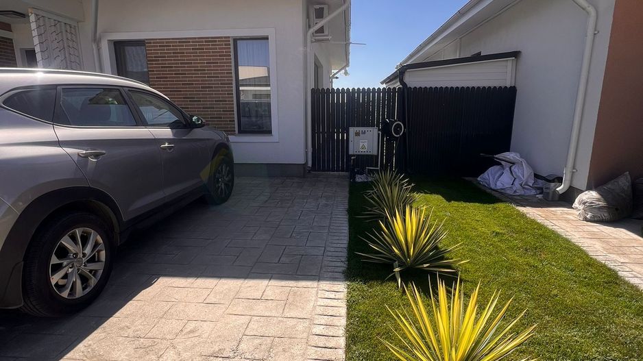 Casă individuală cu 4 camere în cartierul Aerocity, Tunari - Poză 3