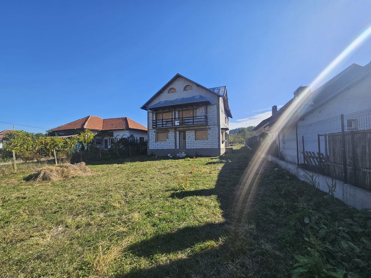 Casă P+1 la roșu, teren 2.600 mp – DN73, Mihaești - Poză 14