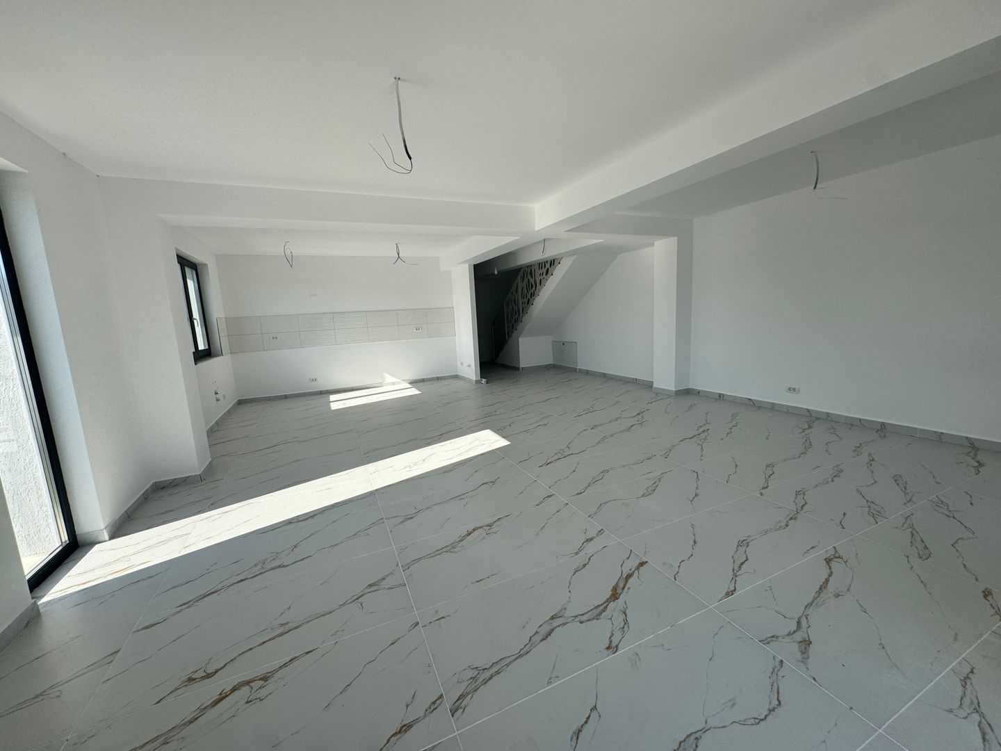 Vila 5 camere Otopeni Central-bucatarie si finisaje incluse - Poză 5