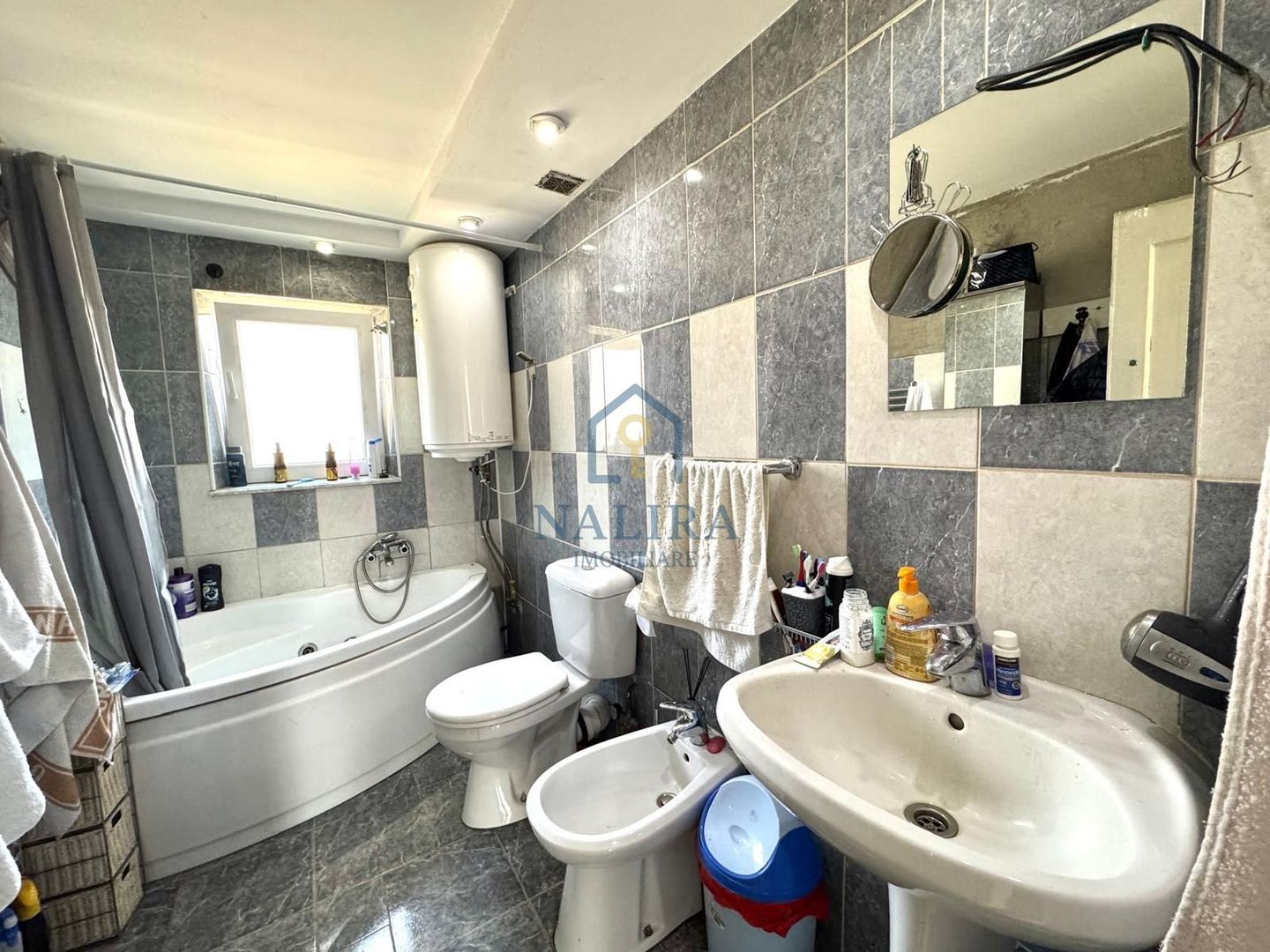 Casa de caramida de vanzare Surdesti cu teren intravilan 5000mp - Poză 14