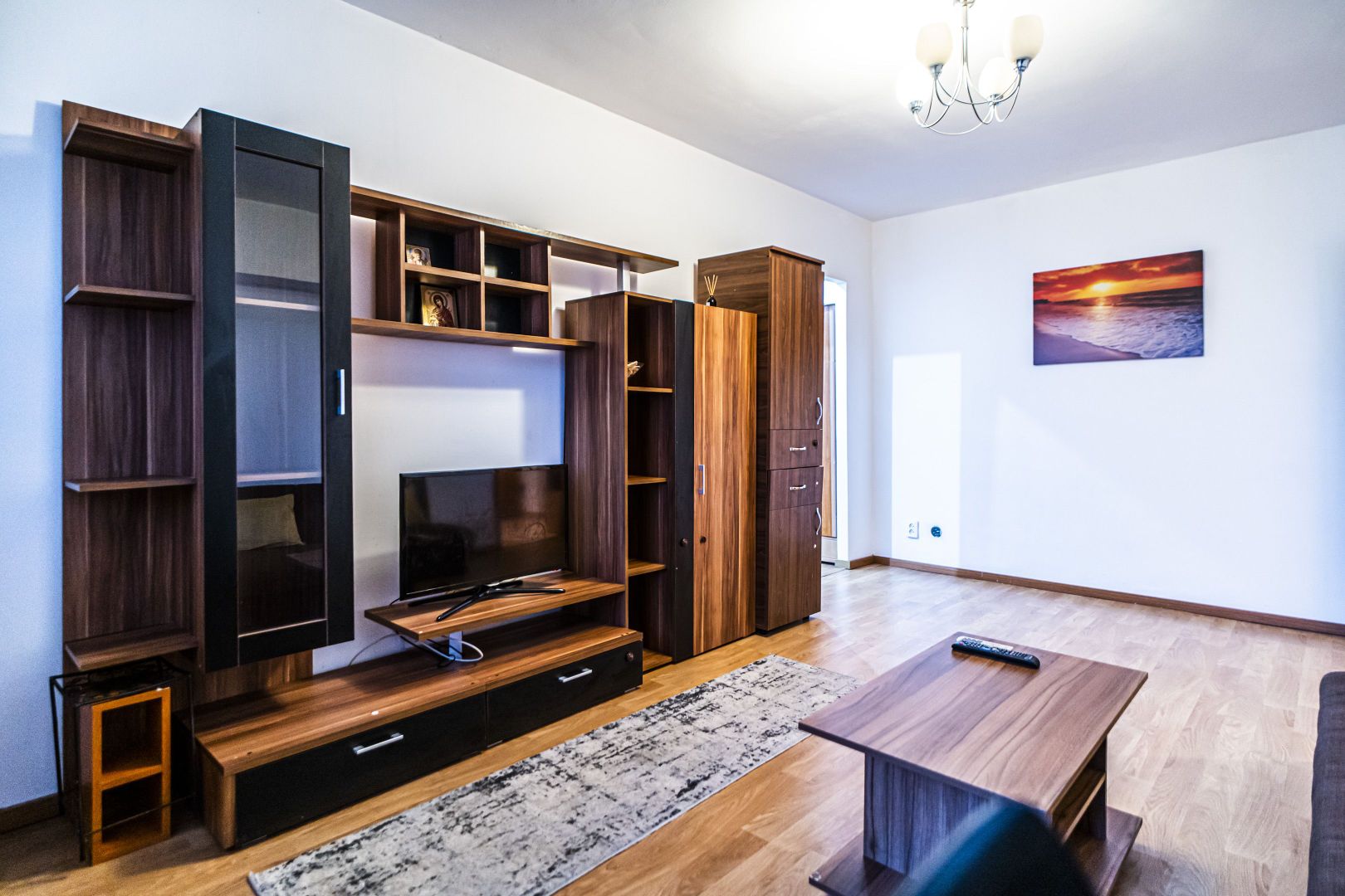 Apartament deosebit, piata Veteranilor, bloc stradal, reabilitat, bucatarie 10mp - Poză 2