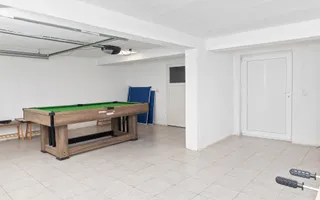Vilă 5 dormitoare, 4 băi, 2 248mp teren, piscină. Preț: 229 000 E. - Poză 37