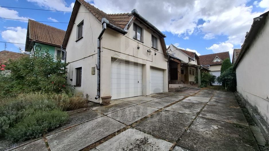 Casă cu doua corpuri de cladire de vânzare în Cornățel (an constructie 2003) - Poză 3