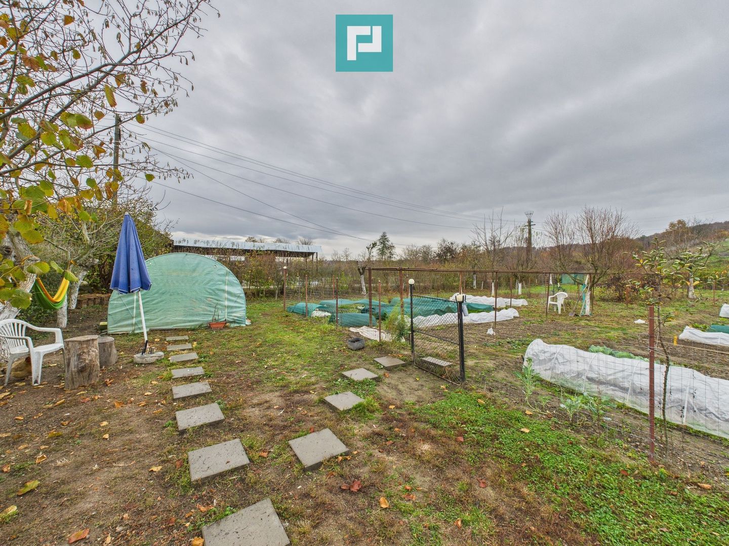 Casă renovată în localitatea Comănești, Arad - Poză 23