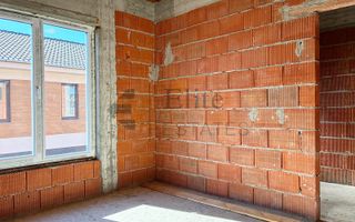 Casa la rosu  cu 4 camere de vanzare in Santandrei - Poză 13