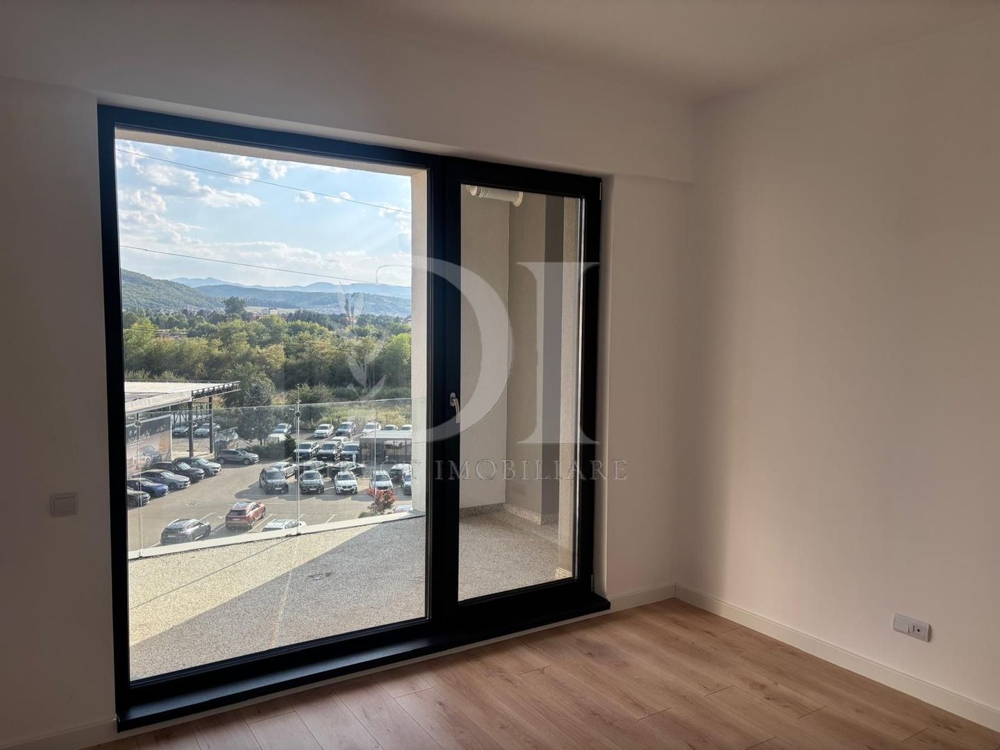 Apartament  de vanzare/ Zona BMW :Floresti - Poză 21