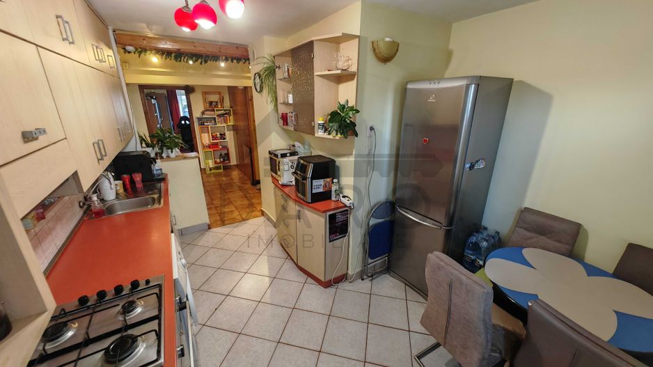 Vand apartament 3 camere - Poză 5