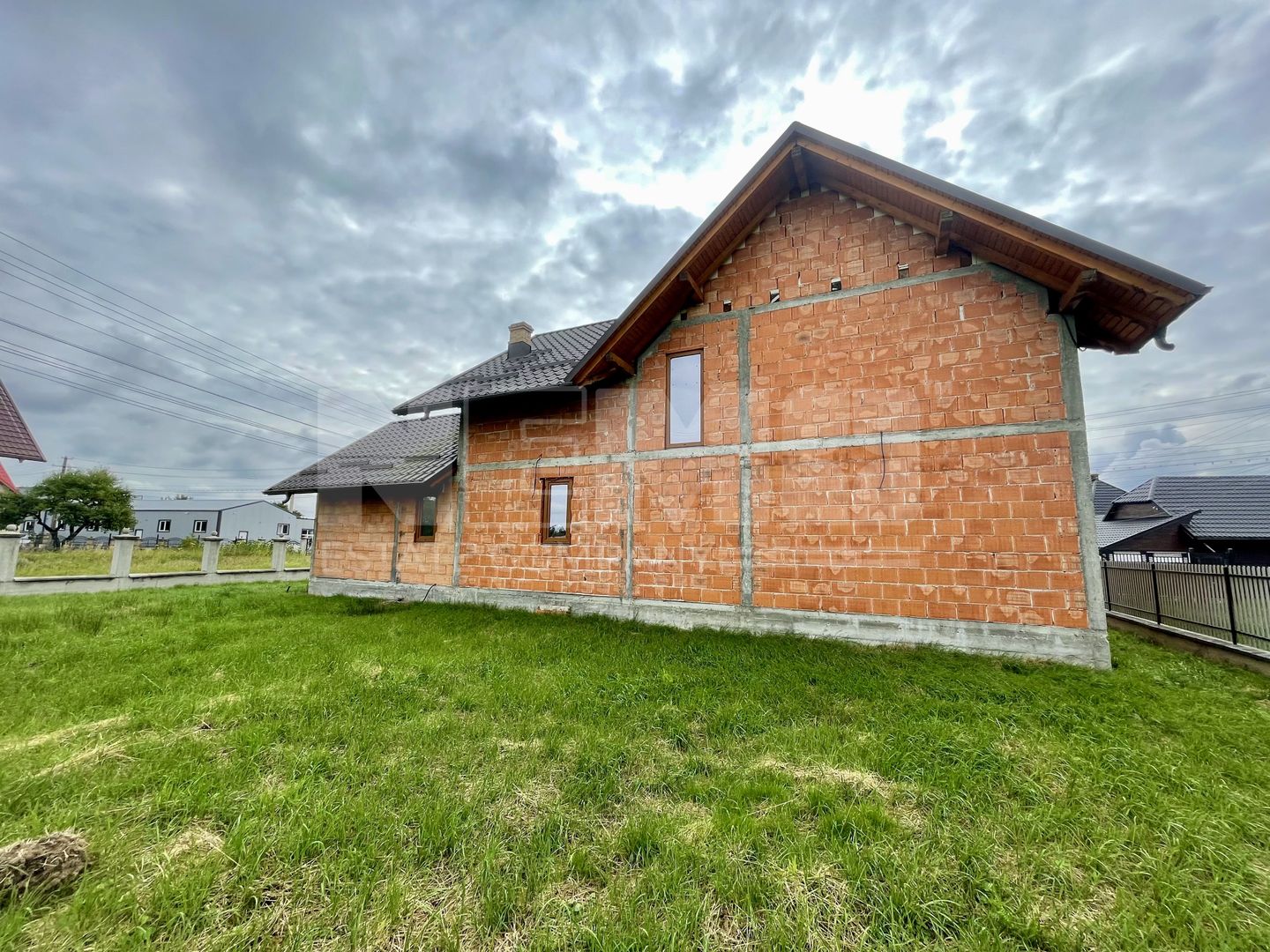 CASA LA ROSU DIN CARAMIDA + GARAJ I 12,5 ARI I VICOV DE SUS I - Poză 6