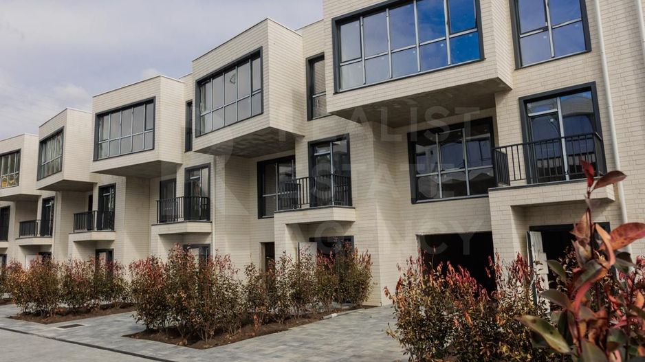 Vânzare, townhouse, 3 nivele, Complexul Rezidențial Hora Village - Poză 1