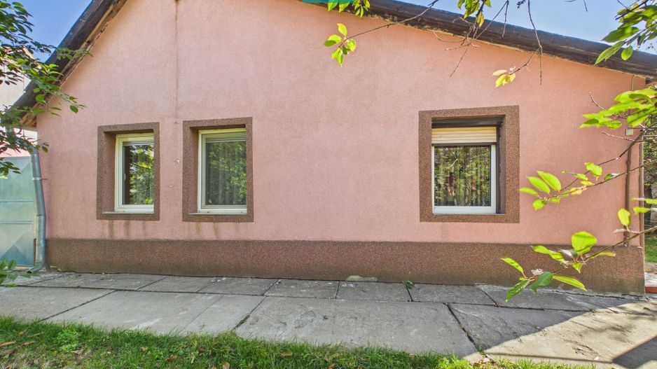 Casă cu 3 dormitoare în Bătania - Poză 1