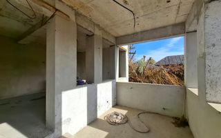 ila cu 6 camere + casă locuibilă pe teren intravilan de 1700 mp, cu vi - Poză 9