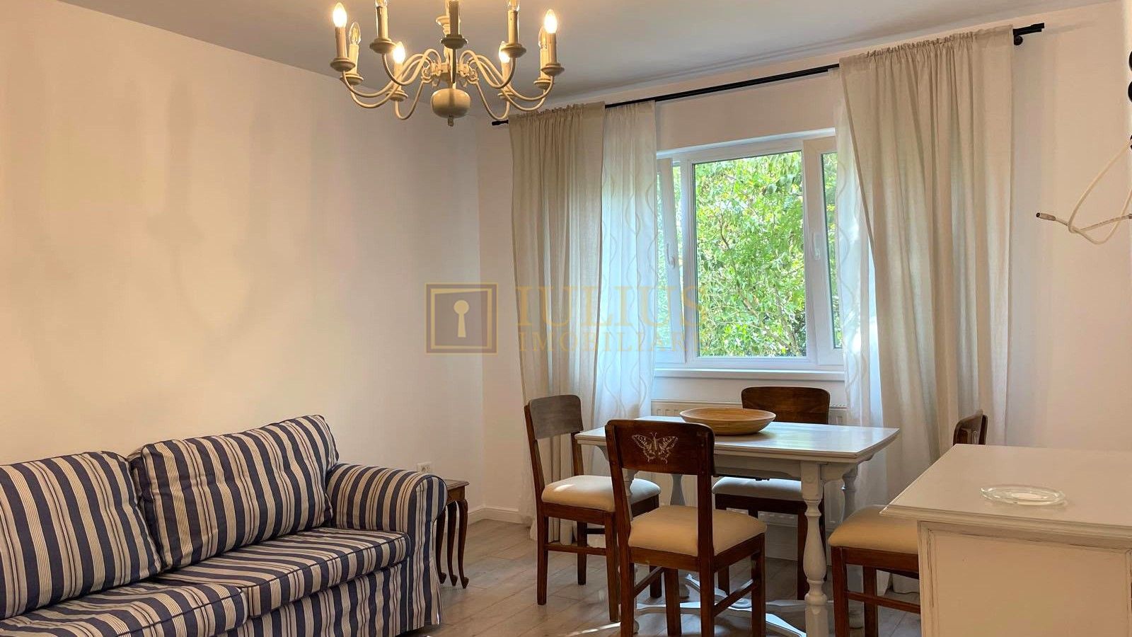 Apartament cu 3 camere, zona Cetatii - Poză 1