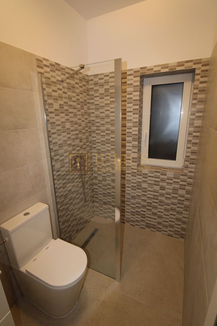 Casa parter + etaj, 3 camere 2 bai terasa gradina gazon prima inchiriere - Poză 8