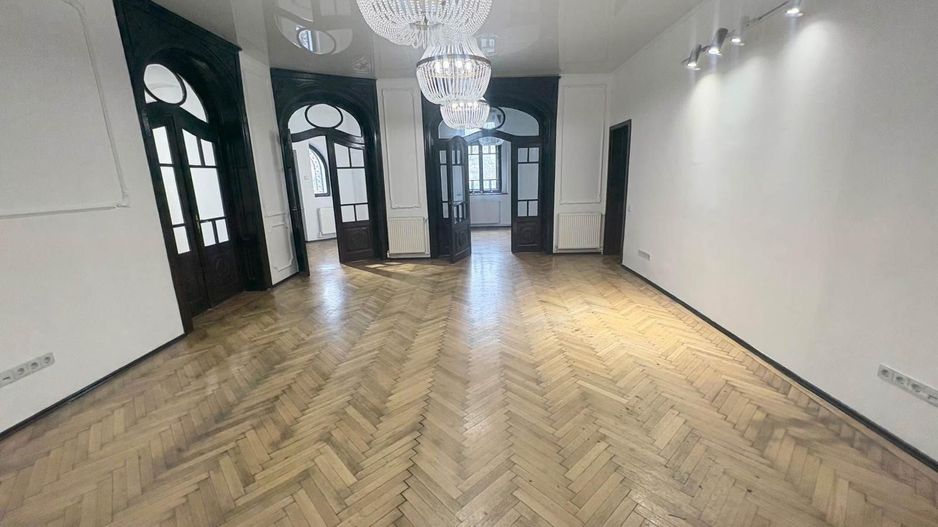 Apartament deosebit în vilă interbelică | Zonă centrală | 6 camere - Poză 1