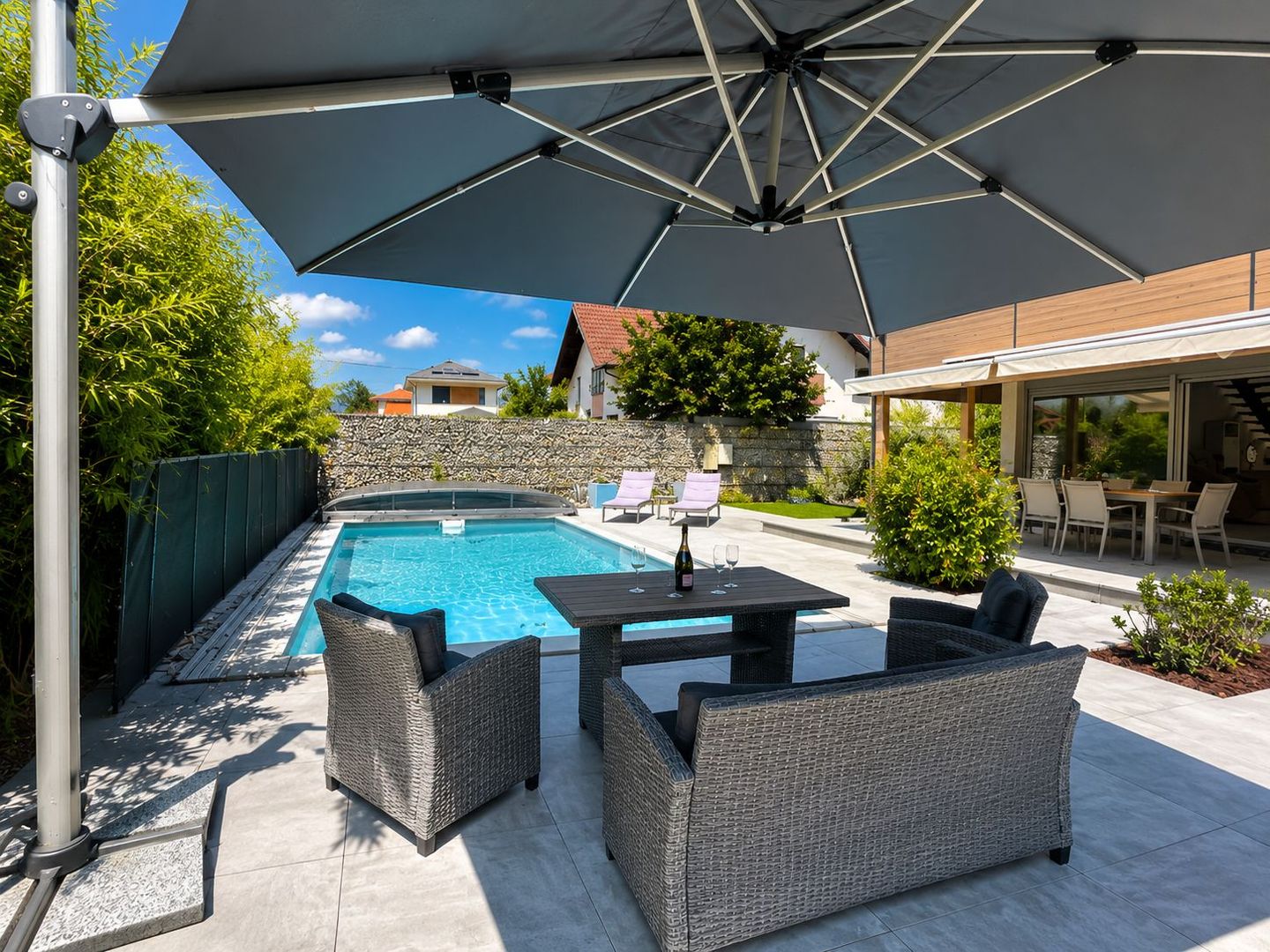 VILĂ DE EXCEPȚIE CU PISCINĂ ȘI GRĂDINĂ DE 1.385 MP | MOGOȘOAIA - Poză 7