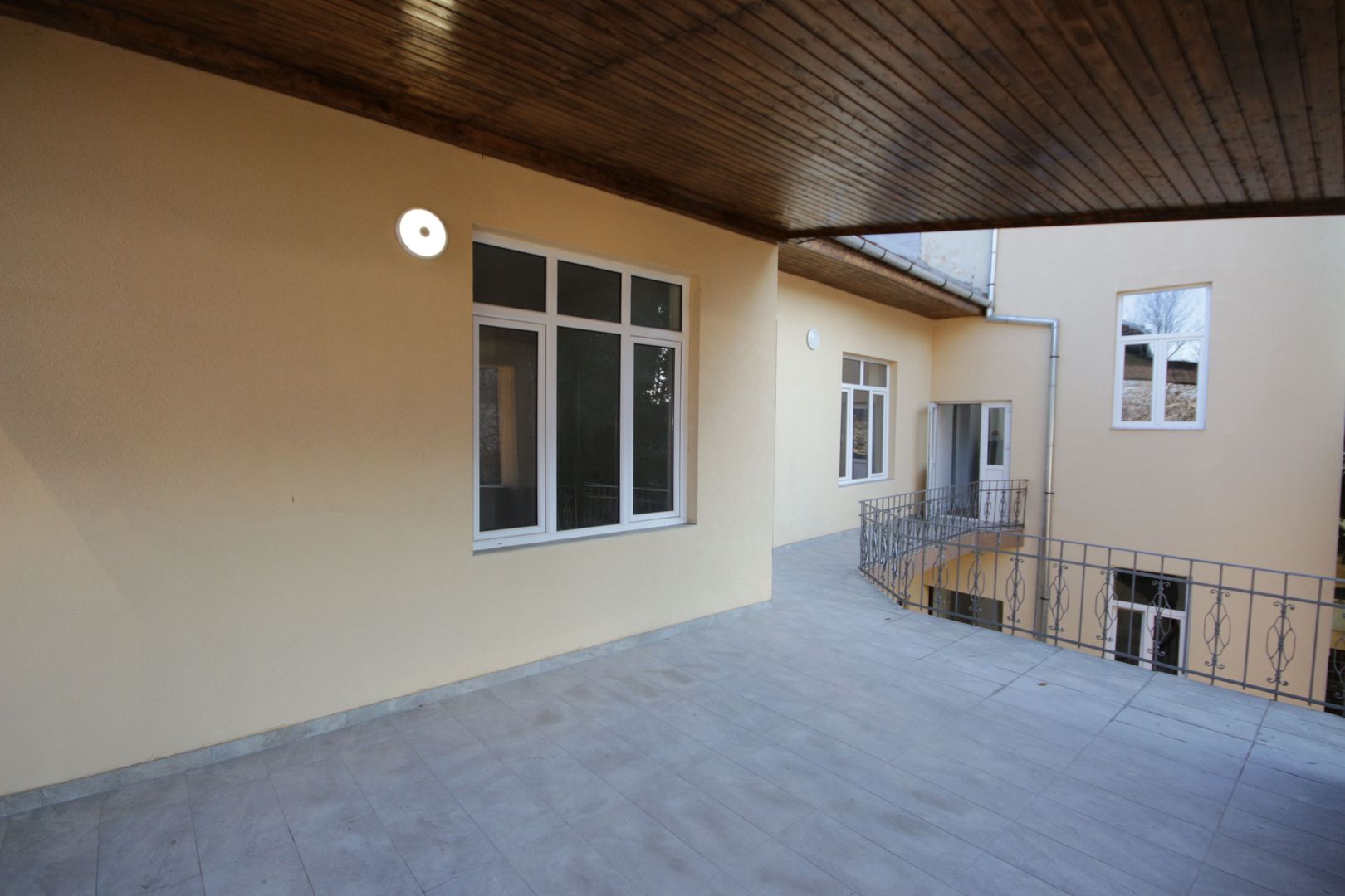 Imobil D+P+1E - 14 camere - Poză 12
