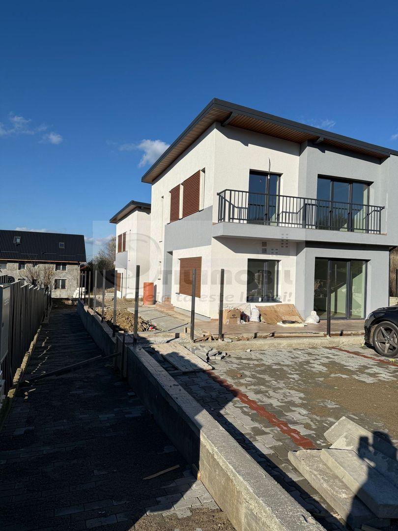 Casă moderna P+E 4 camere – Bârnova, 100 mp, curte 250 mp -180.000 € - Poză 1