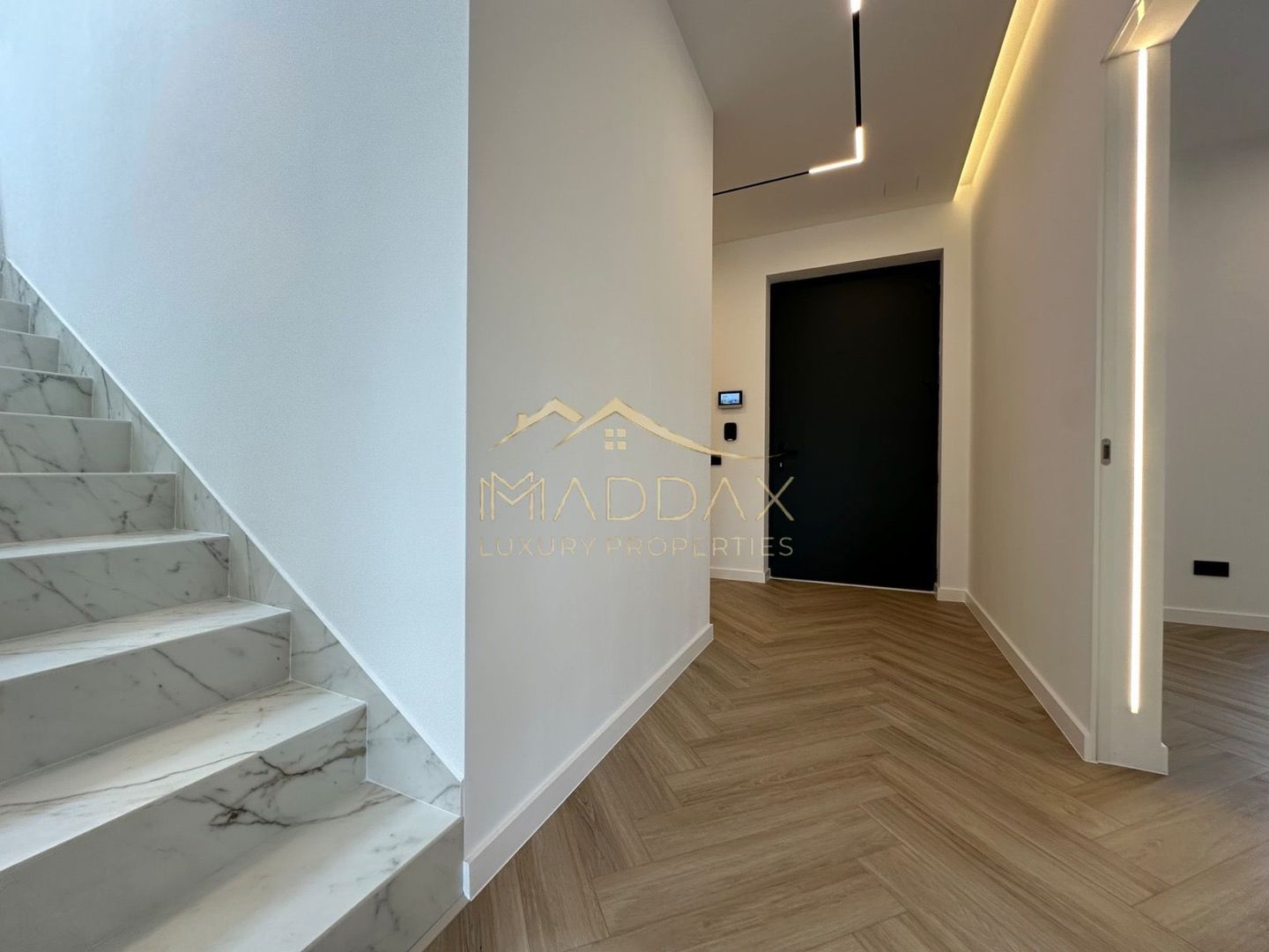 Vila individuala *432mp* + curte // 6 locuri Parcare / Pipera-Tunari - Poză 12