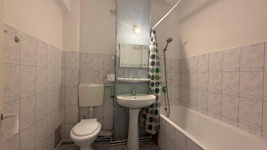 Apartament 3 camere decomandat cu 2 băi în Calea București - Poză 13