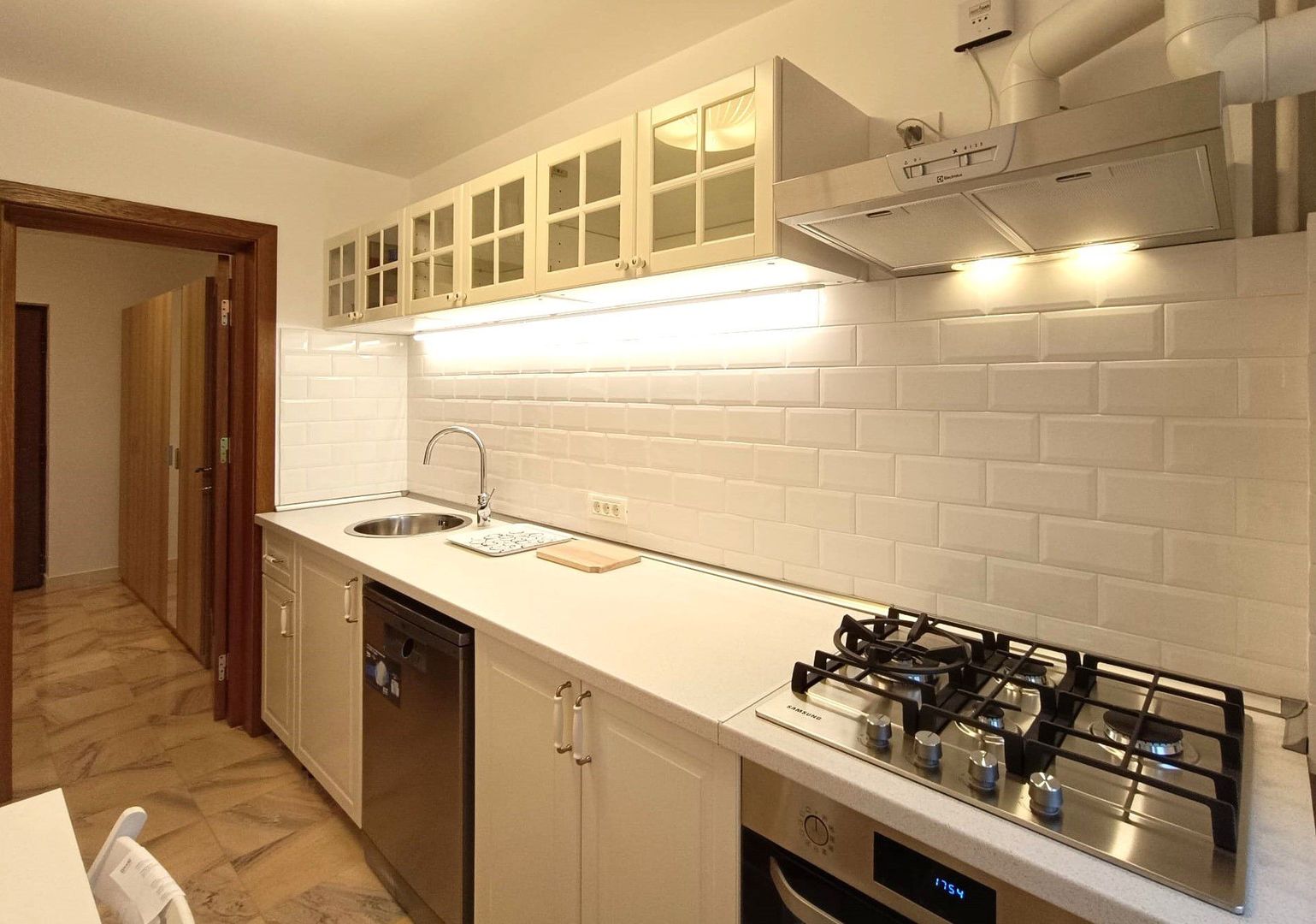 Inchiriem 2 camere complet renovat si mobilat zona 1 Mai - Poză 19