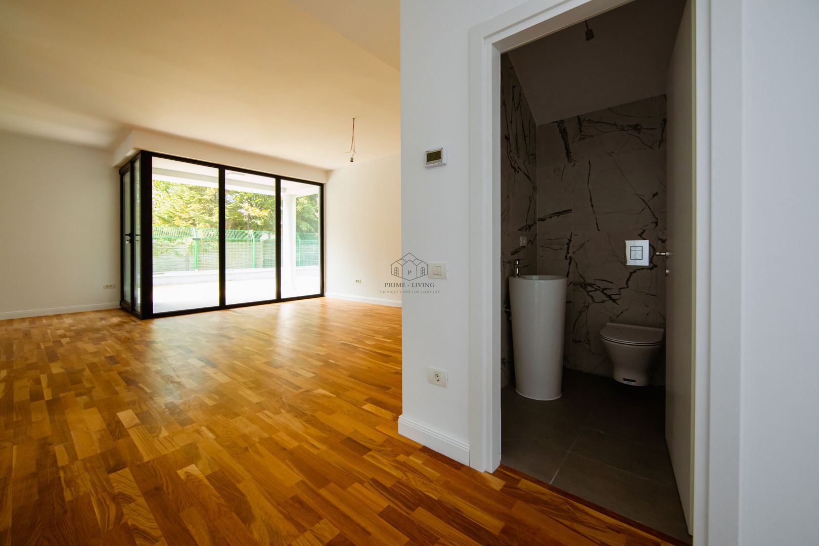 VILA SUPERBĂ CU 4 DORMITOAARE ȘI PISCINA LA INCHIRIERE - Poză 2