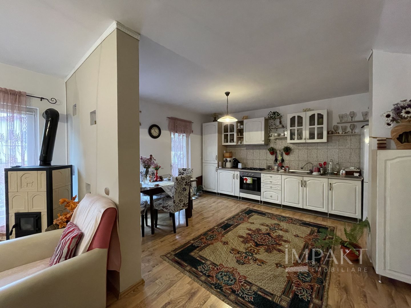 Duplex cochet P+E cu 4 camere aflat in Floresti (strada privata) - Poză 3