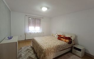 Casă de vânzare în satul Roșia cu vedere panoramică spre Munții Făgăras - Poză 22