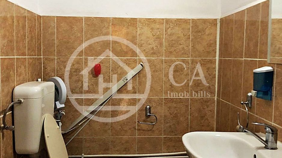 Spatiu comercial de inchiriat cu 3 camere pe Stefan cel Mare, Oradea - Poză 6