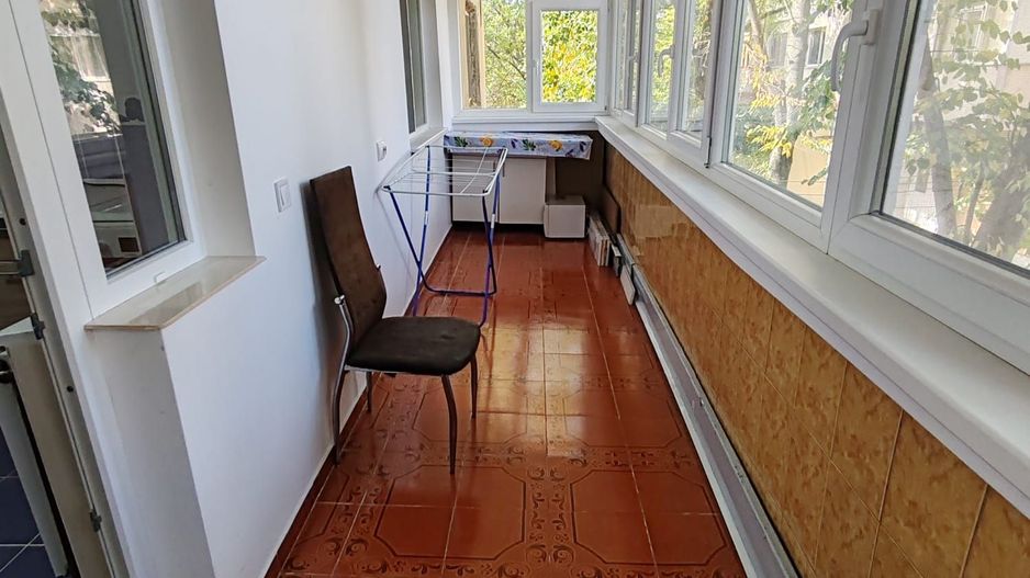 Apartament 3 camere decomandat etajul 1 65mp 500euro Nicolina 2 - Poză 9