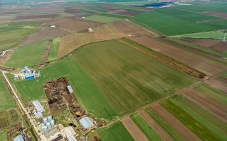 Teren intravilan cu acces la Drum Județean DJ 709 - 275200 mp - Poză 8