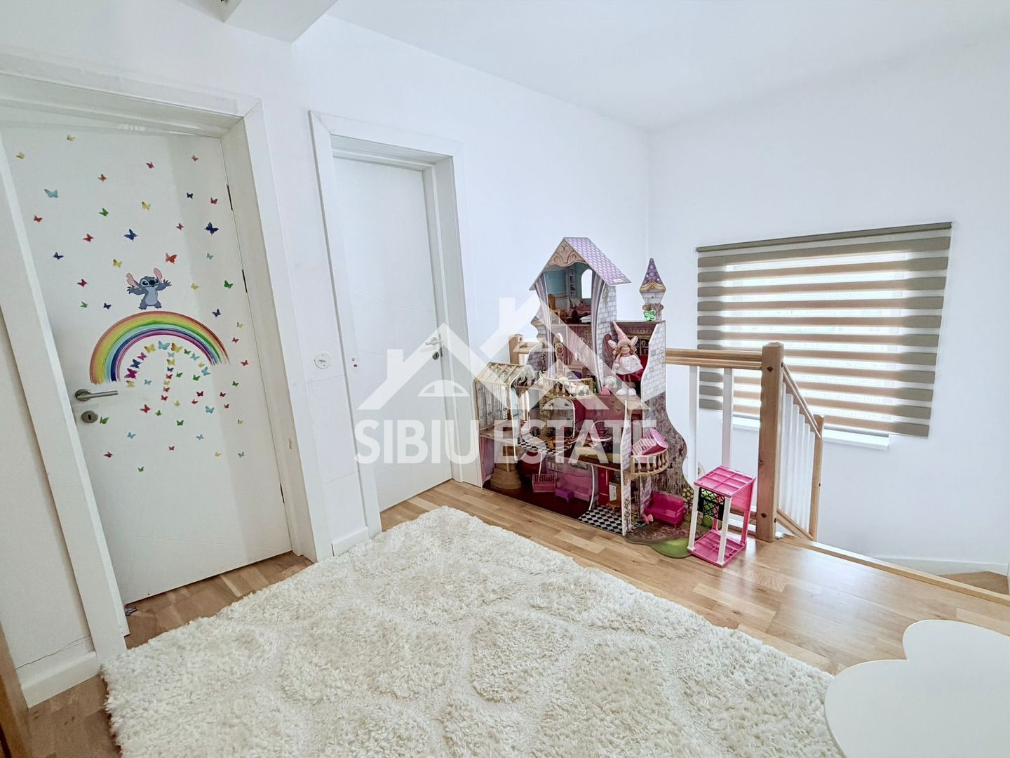 Duplex elegant cu 5 camere, 2 bai, curte in Cristian - Poză 12