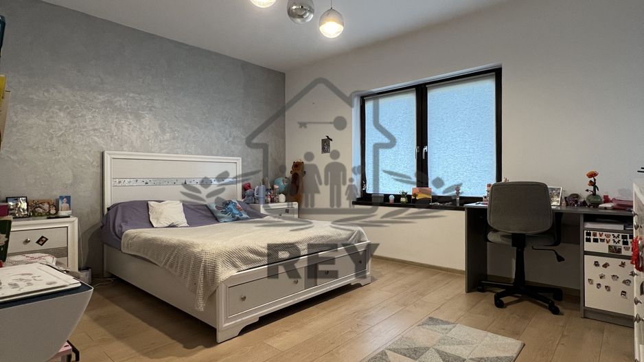 Casă de tip triplex la vânzare 6 camere /Șelimbăr /Secția 1 de Poliție - Poză 3