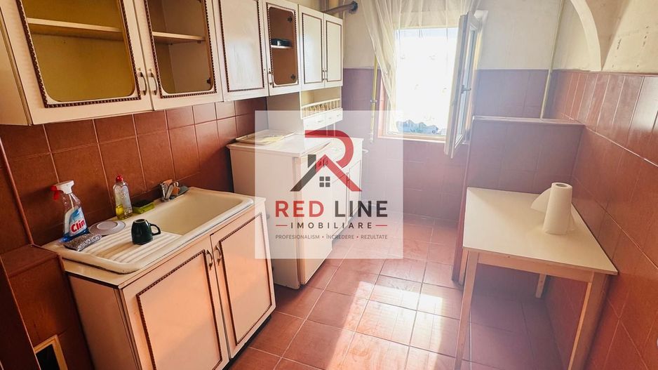 Apartament 3 camere, decomandat,etaj 4 (zona centrala Hotel Traian) - Poză 3