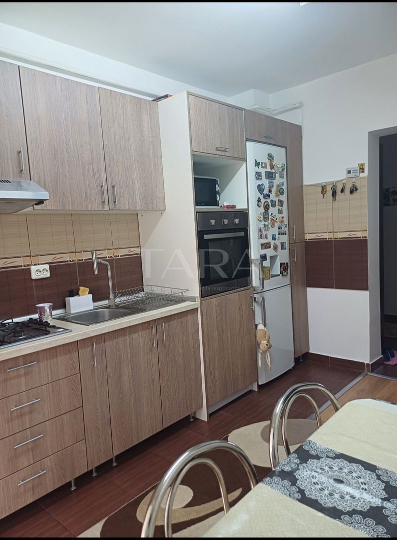 Apartament cu 2 camere, zona centrala Eroilor, în Florești. - Poză 2
